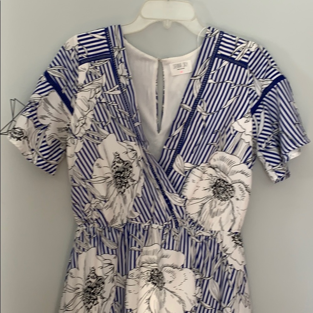 3. Summer blue and white flowery dress.